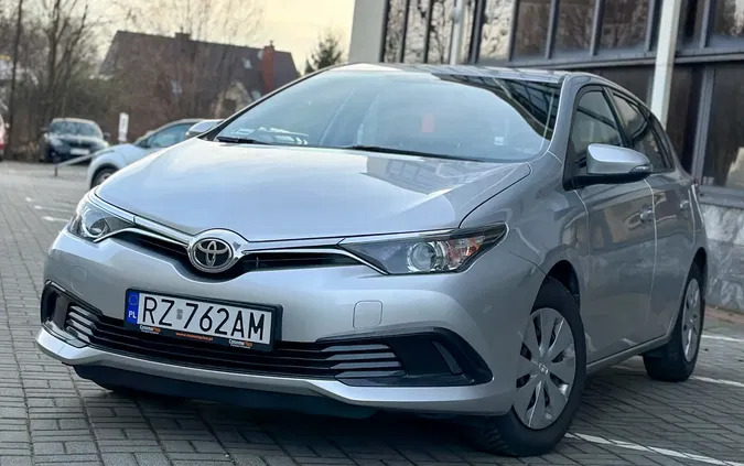 toyota auris rzeszów Toyota Auris cena 46000 przebieg: 147000, rok produkcji 2016 z Rzeszów